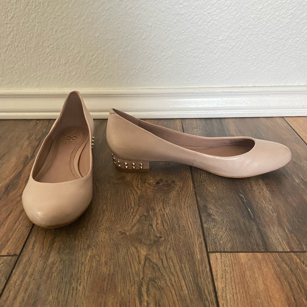 Vince Camuto round toe heels - Picture 3 of 4
